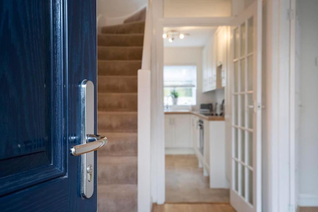 3 Bed House/Garden/Wi-Fi/Parking/Central Location Vila Guildford Exterior foto