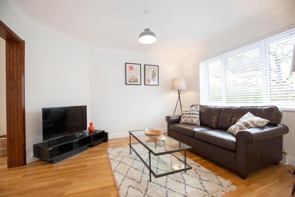 3 Bed House/Garden/Wi-Fi/Parking/Central Location Vila Guildford Exterior foto