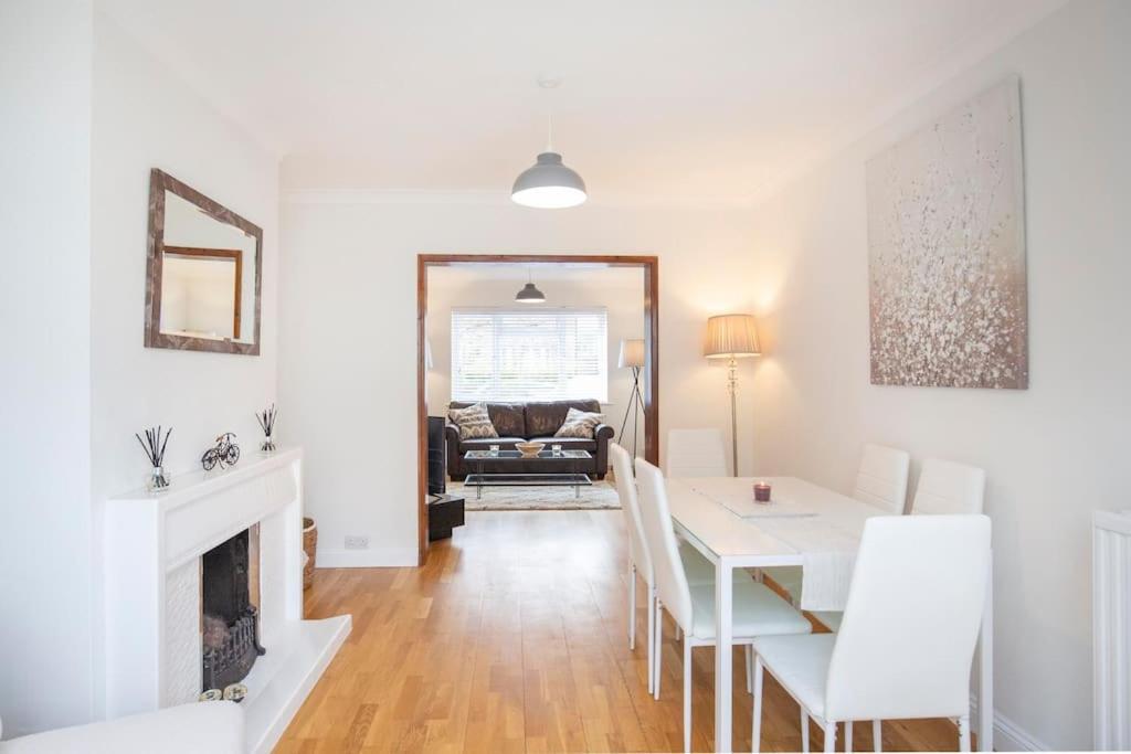 3 Bed House/Garden/Wi-Fi/Parking/Central Location Vila Guildford Exterior foto
