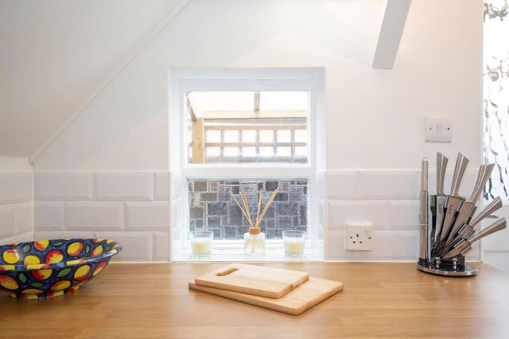 3 Bed House/Garden/Wi-Fi/Parking/Central Location Vila Guildford Exterior foto