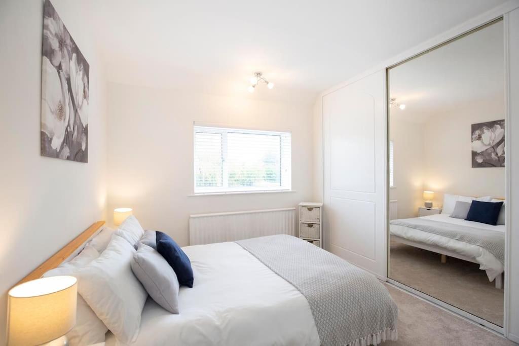 3 Bed House/Garden/Wi-Fi/Parking/Central Location Vila Guildford Exterior foto